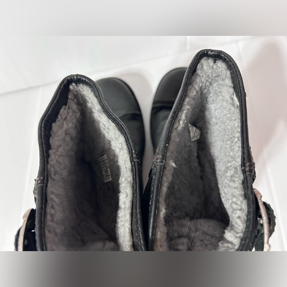 UGG SN3040 black leather sheepskin-lined winter combat buckle boots men size 8 - Picture 10 of 13